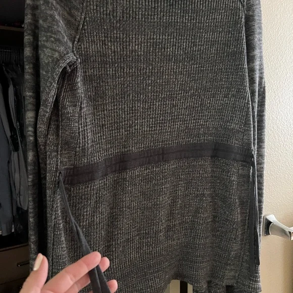 Lululemon sweater size 6 worn once - Picture 4 of 5